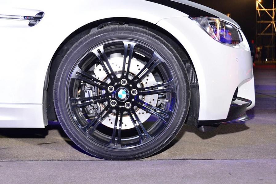  BMW M3 Carbon Edition 2011 года  (фото 13 из 18)